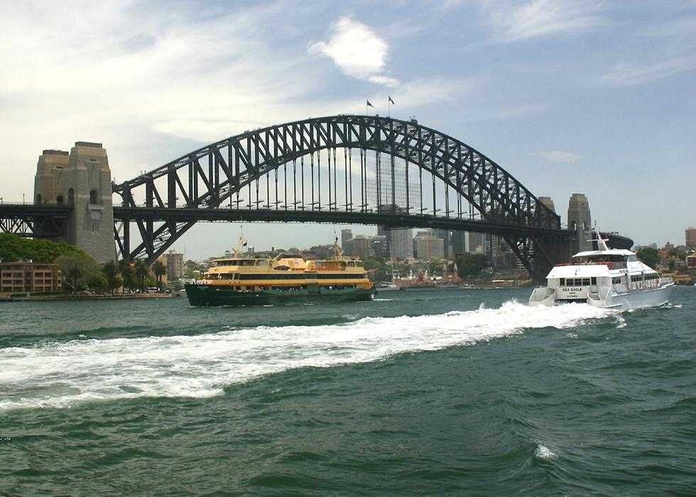 Sydney Harbour Bridge, Australia is a famous bridges