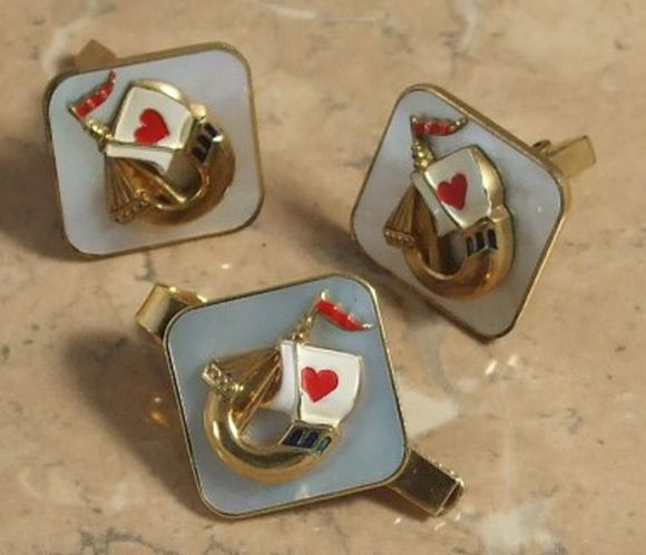 valentine-gift-cuffling-set