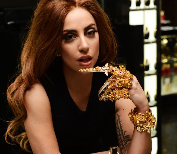 Lady-Gaga-celebrity-nail-art-trends