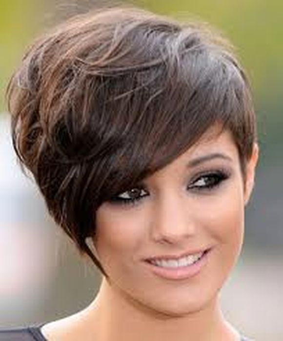 Frankie Sandford's-round-face-bangs