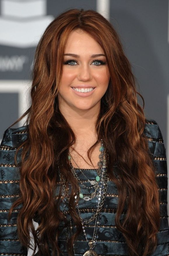 Miley-Cyrus-Long-Red-Hairstyle