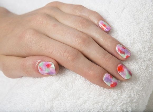 -UK-nail-art-festival-ideas-summer-tie-die nails