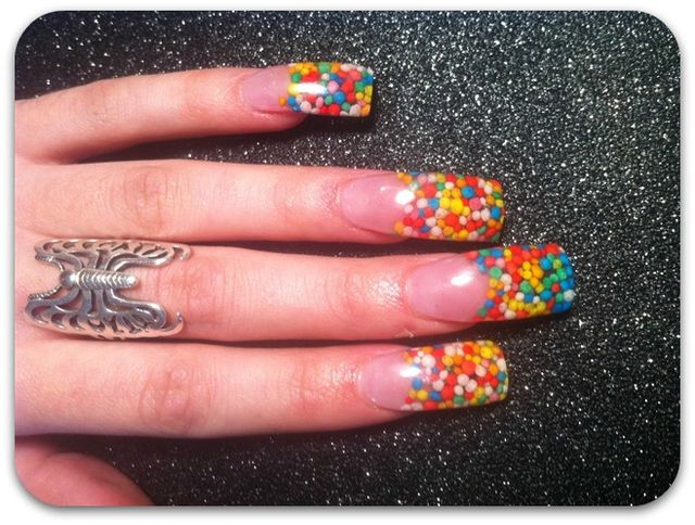 birthday-decoration-nail-art-1