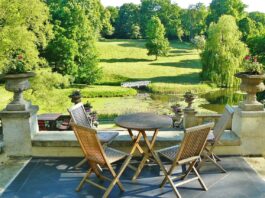 Things to consider while buying garden tables